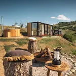 Respiro Glamping Private Retreat With Hot Tub צ'זנה