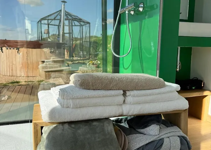 Respiro Glamping Private Retreat With Hot Tub 度假居