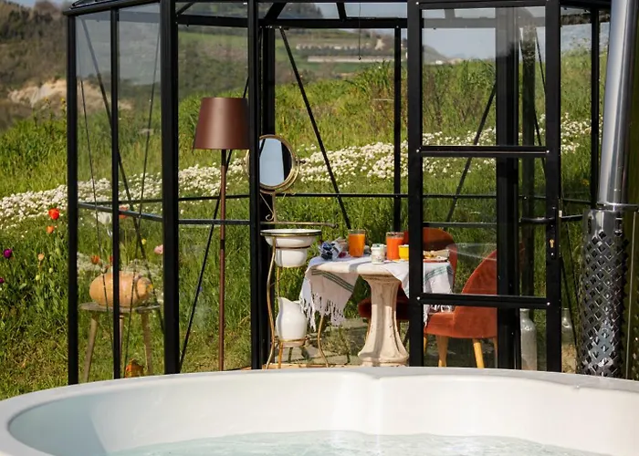 Respiro Glamping Private Retreat With Hot Tub 切塞纳